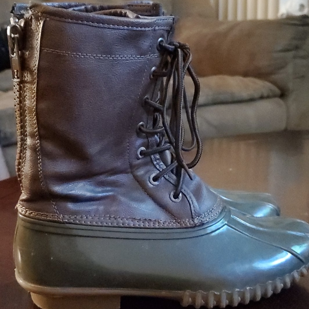 Duck boots